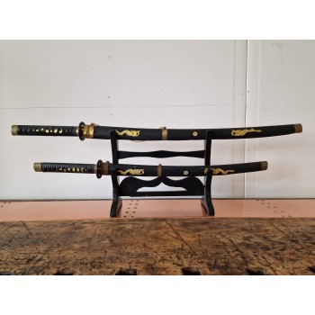 Divi japāņu zobeni