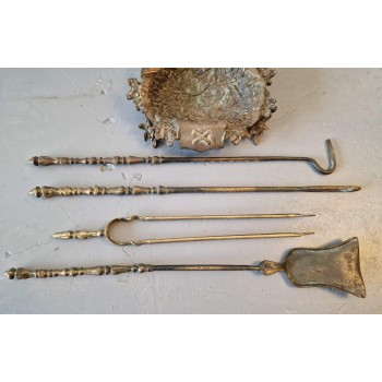 Fireplace accessories set