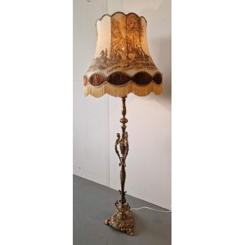 Stāvlampa ar bronzas kāju