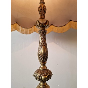 Stāvlampa ar bronzas kāju