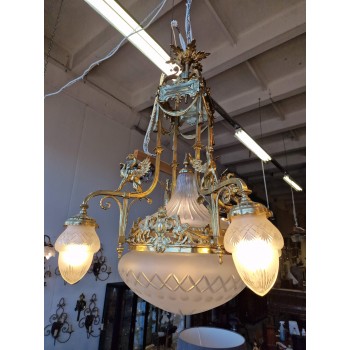 Luxurious and sophisticated chandelier