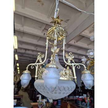 Luxurious and sophisticated chandelier