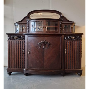 Impressive buffet with beautiful carvings