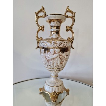 A beautiful vase A beautiful vase