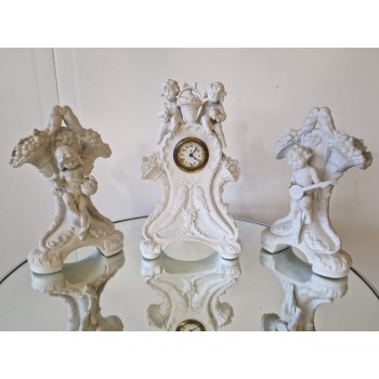 Pulkstenis ar divām vāzēm