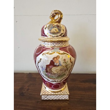 Porcelain vase with lid