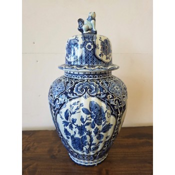 Liela porcelāna krūka ar vāku