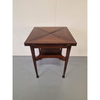 Jūgendstila spēļu galds Jūgendstila spēļu galds