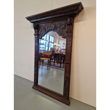 Ozolkoka spogulis ar smalkiem kokgriezumiem Ozolkoka spogulis ar smalkiem kokgriezumiem