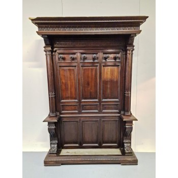 Elegants koridora pakaramais