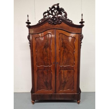 Bīdermeijera stila sarkankoka veļas skapis