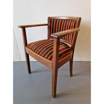 Krēsls ar roku balstiem Krēsls ar roku balstiem