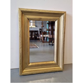 Spogulis antikvārā rāmī Spogulis antikvārā rāmī