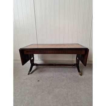 An elegant coffee table An elegant coffee table