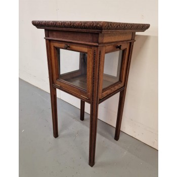 Neliels tējas skapītis