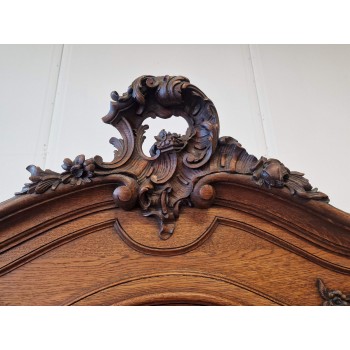 Skaists drēbju skapis