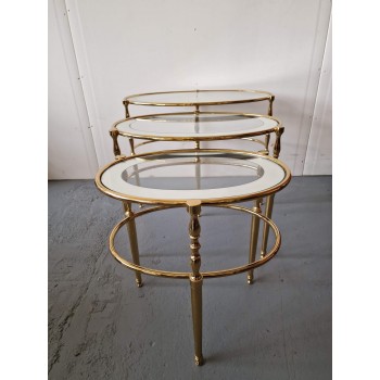 3 galdiņu komplekts 3 galdiņu komplekts