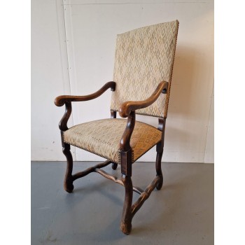 Krēsls ar roku balstiem Krēsls ar roku balstiem