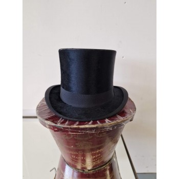 Antikvārs cilindrs oriģinālajā kastē Antikvārs cilindrs oriģinālajā kastē