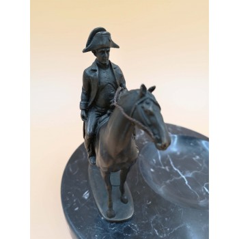 Napoleona bronzas figūra uz marmora pamatnes