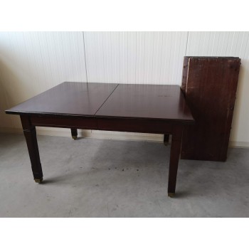 Jūgendstila pusdienu galds