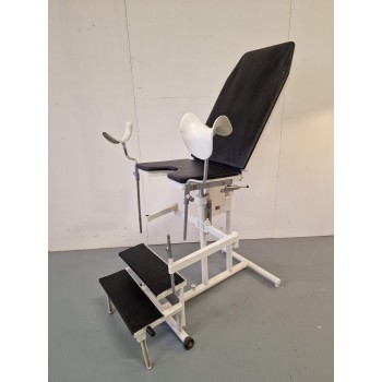 Gynecological chair