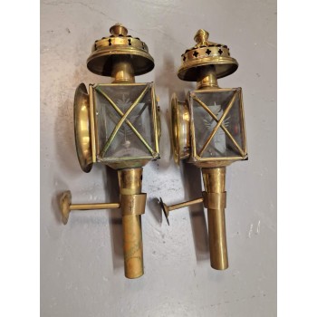 Antikvārs lukturu pāris karietei