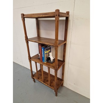 Riekstkoka etažēre Riekstkoka etažēre