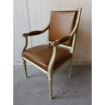 Krēsls ar roku balstiem