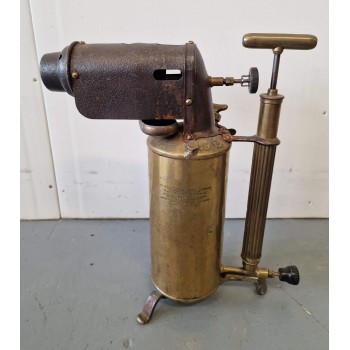 Antikvāra petrolejas lodlampa Antikvāra petrolejas lodlampa