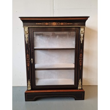 Elegant showcase Elegant showcase