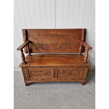 Galds - lāde - sols