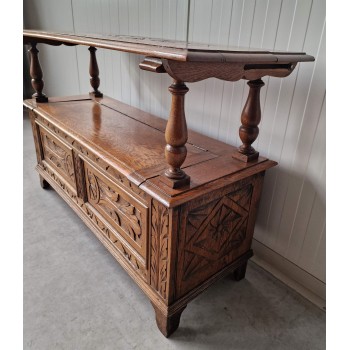 Galds - lāde - sols