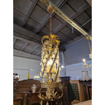 An unusual design chandelier An unusual design chandelier