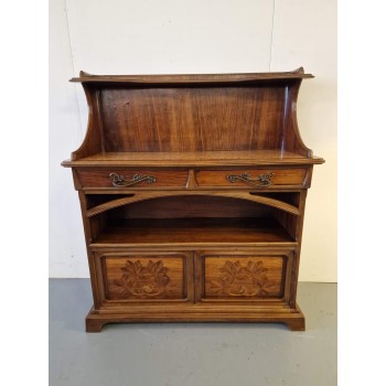 Skaists Art Nouveau skapis