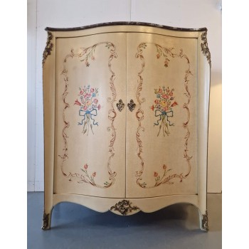 Ļoti skaists skapis