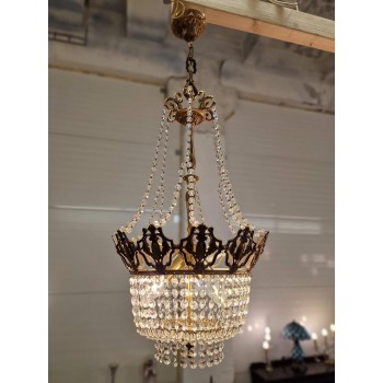 Skaista lustra ar kristāliem