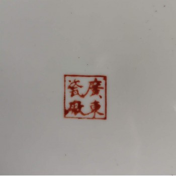 Dekoratīvs, skaists trauku komplekts