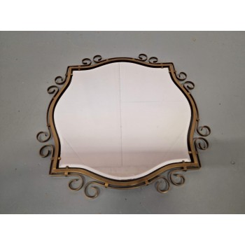 Spogulis misiņa rāmī Spogulis misiņa rāmī