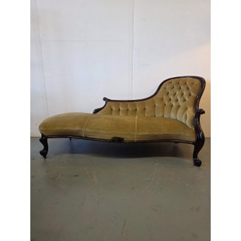 Antikvāra sofa - zvilnis
