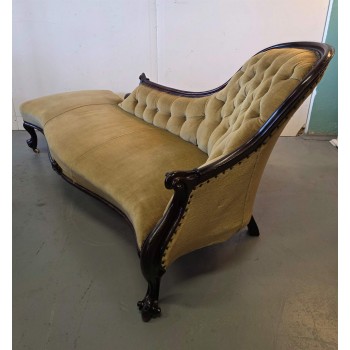 Antikvāra sofa - zvilnis