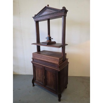 Skapītis- veļas prese