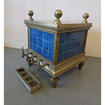 Antikvārs dzērienu dzesētājs automāts