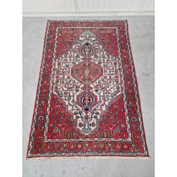 Skaists vilnas paklājs Skaists vilnas paklājs