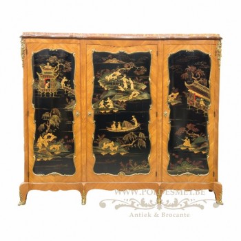 Library bookcase with Japanese decor