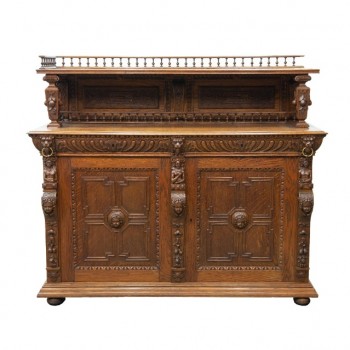 Vaiselier in Mechelen style with well carved panels